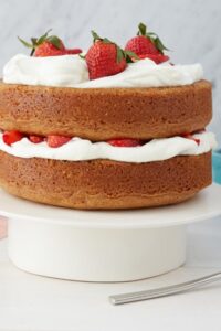 Heavenly Strawberry Country Cake Recipe