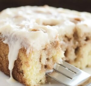 Cinnamon Roll Poke Cake Recipe