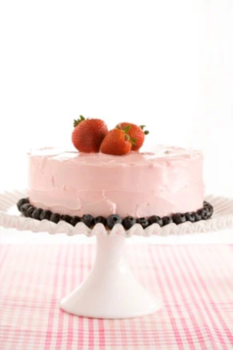 Mouthwatering Paula Deen Strawberry Cake Recipe