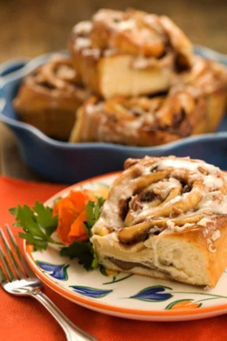 Gooey Paula Deen Cinnamon Rolls Recipe